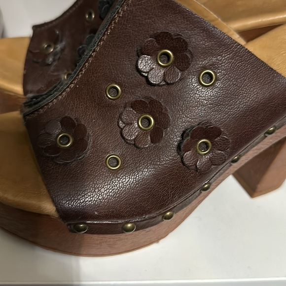 Gorgeous brown clogs! - Picture 4 of 6